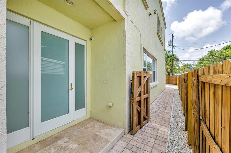 Image 12 of 62 For 416 11th St  