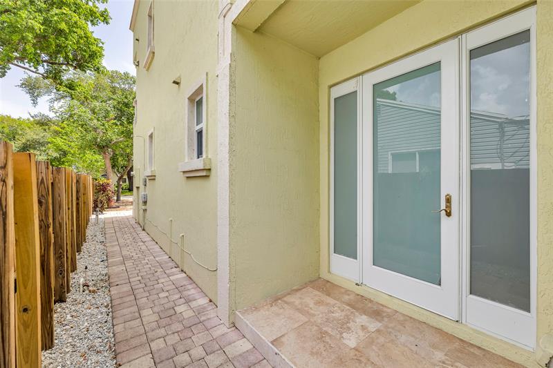 Image 13 of 62 For 416 11th St  