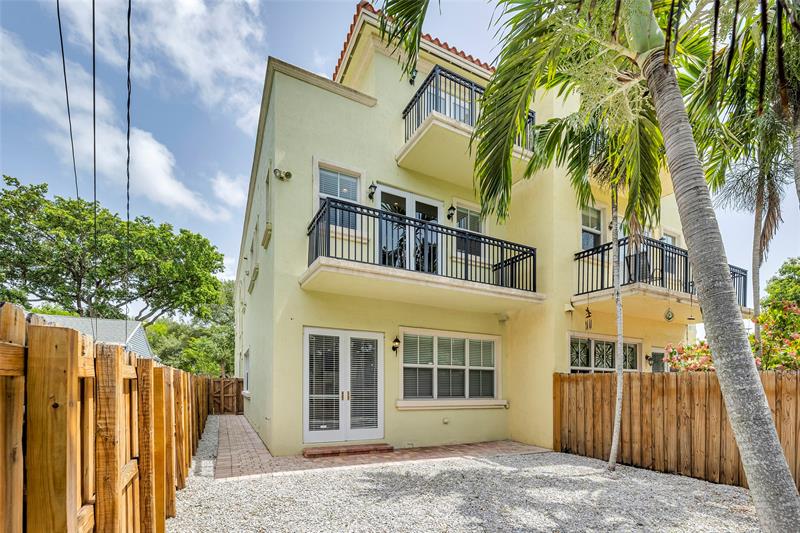 Image 14 of 62 For 416 11th St  