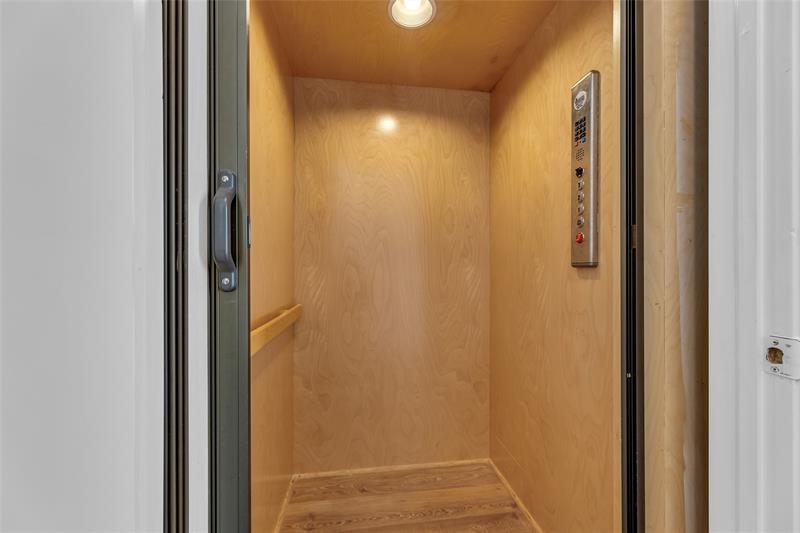 Image 19 of 62 For 416 11th St  