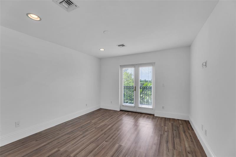 Image 32 of 62 For 416 11th St  