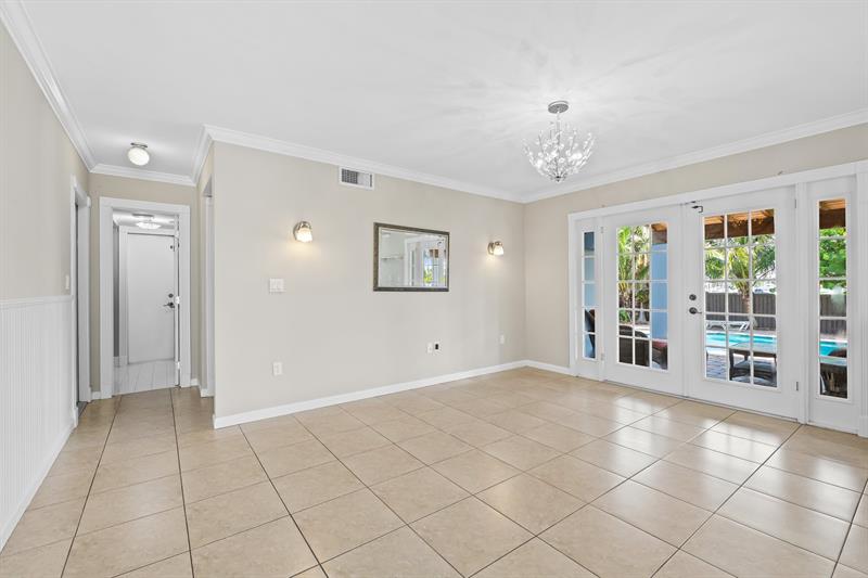 Image 17 of 43 For 715 Tyler St