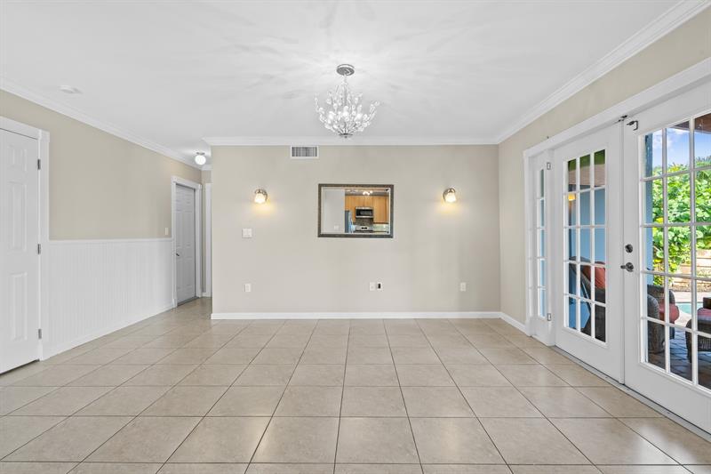 Image 22 of 43 For 715 Tyler St