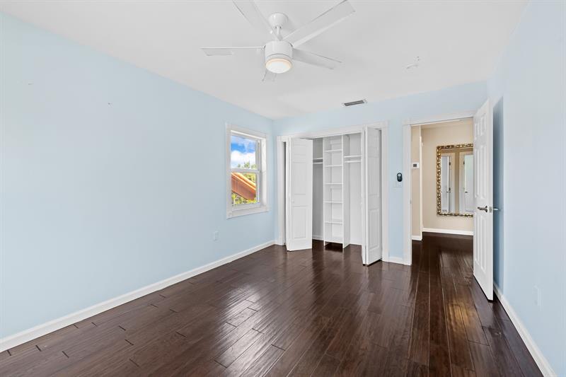 Image 37 of 43 For 715 Tyler St
