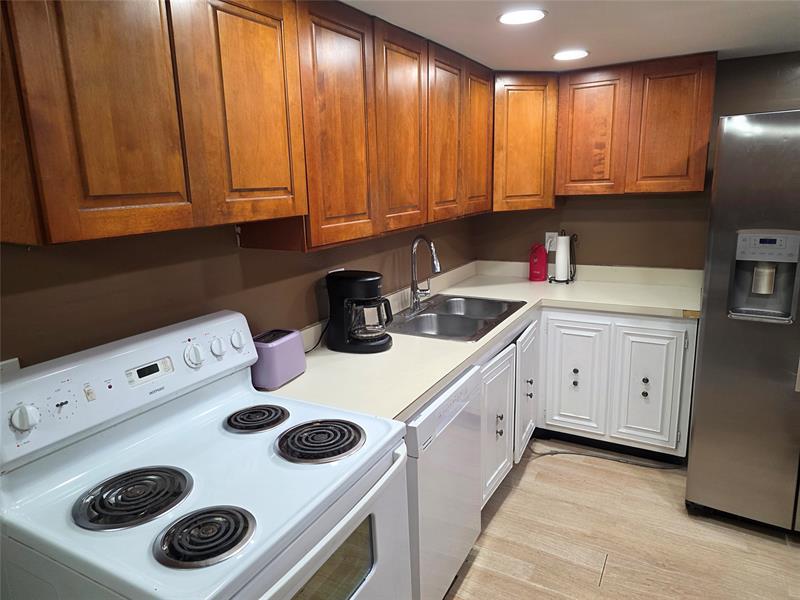 Image 13 of 22 For 959 2nd Ave  135