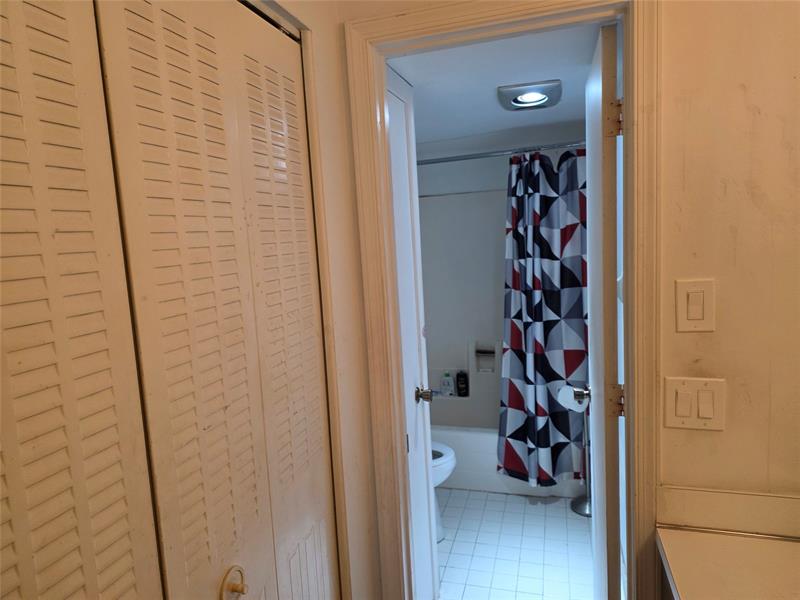 Image 9 of 22 For 959 2nd Ave  135