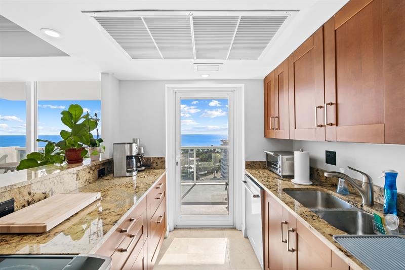 Image 8 of 31 For 2841 Ocean Blvd 1508