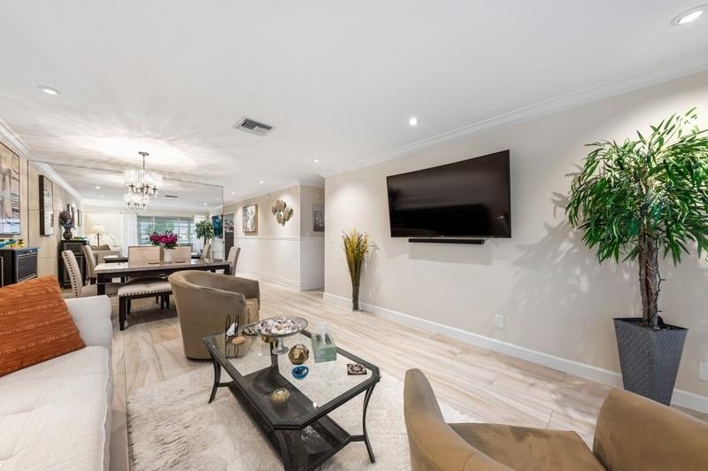 Image 10 of 20 For 13578 Via Flora  E