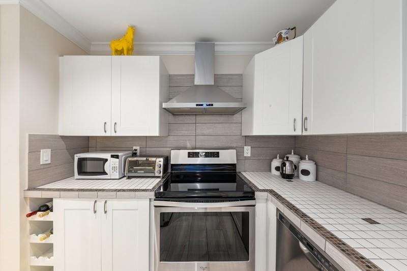 Image 15 of 20 For 13578 Via Flora  E