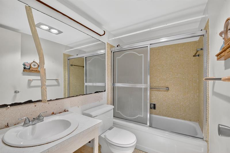 Image 12 of 23 For 247 Camden K  247