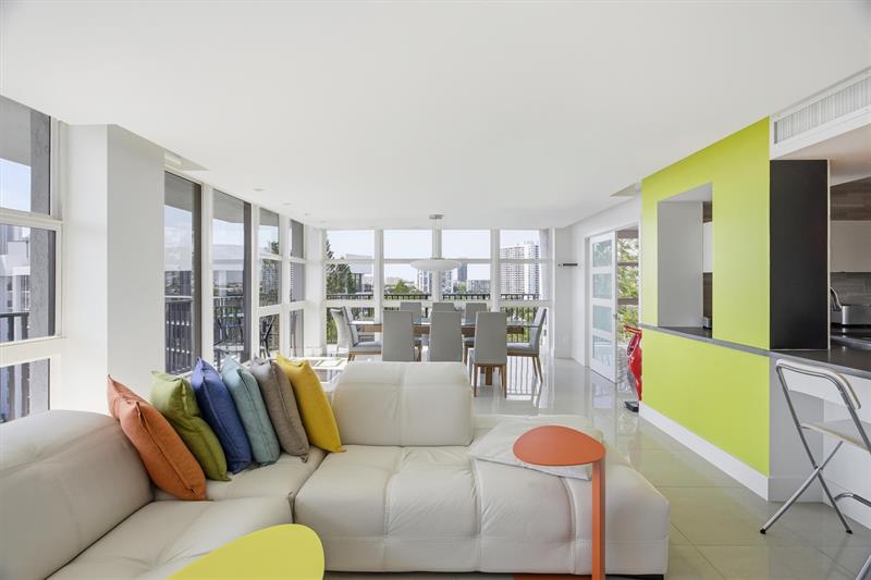 Image 11 of 57 For 1000 Parkview Dr 1030