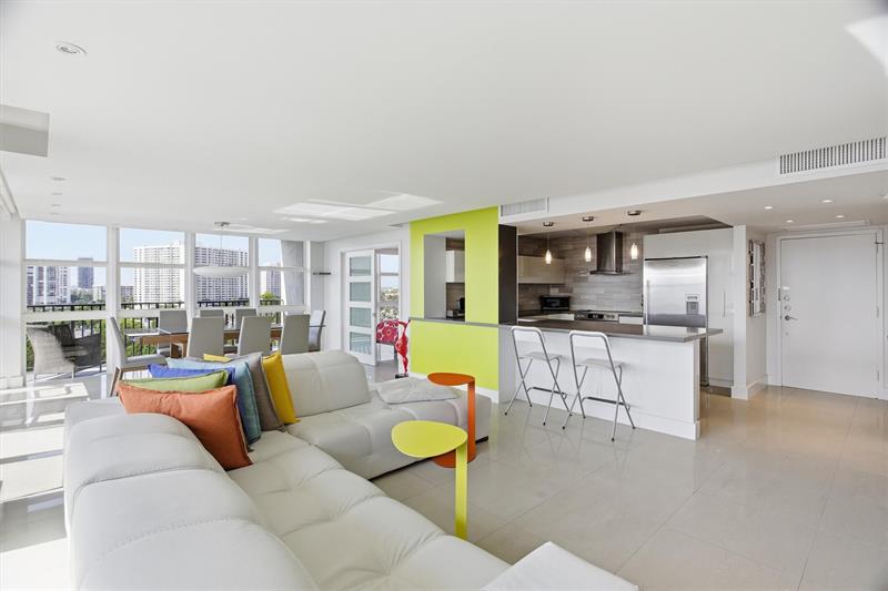 Image 13 of 57 For 1000 Parkview Dr 1030