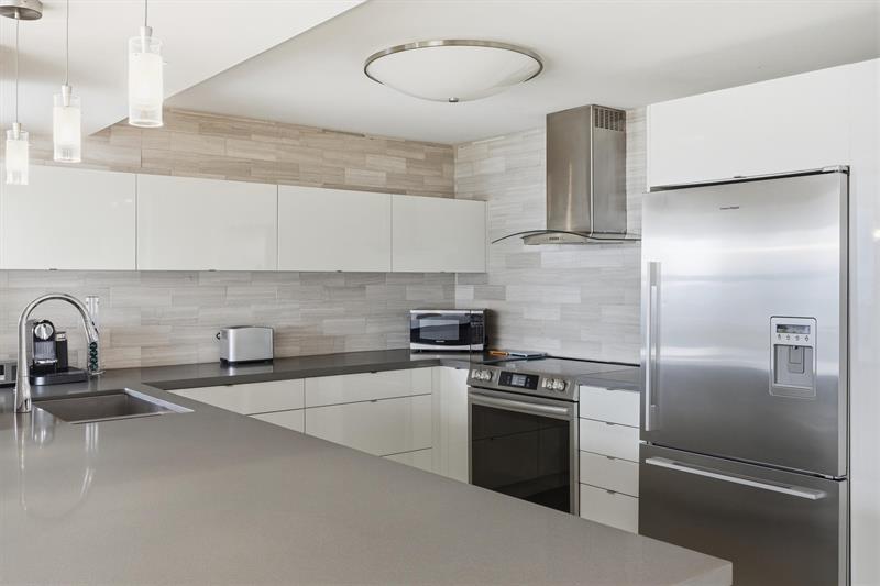 Image 16 of 57 For 1000 Parkview Dr 1030