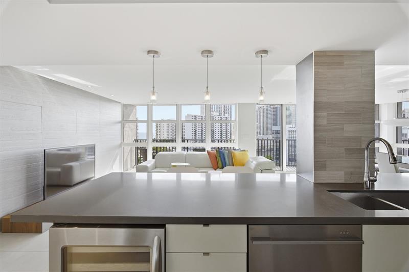 Image 18 of 57 For 1000 Parkview Dr 1030