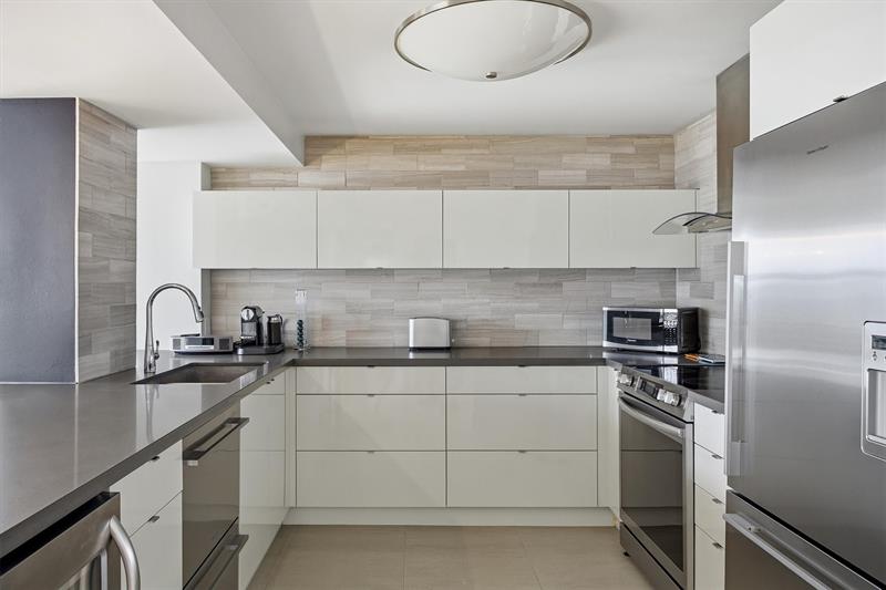 Image 19 of 57 For 1000 Parkview Dr 1030