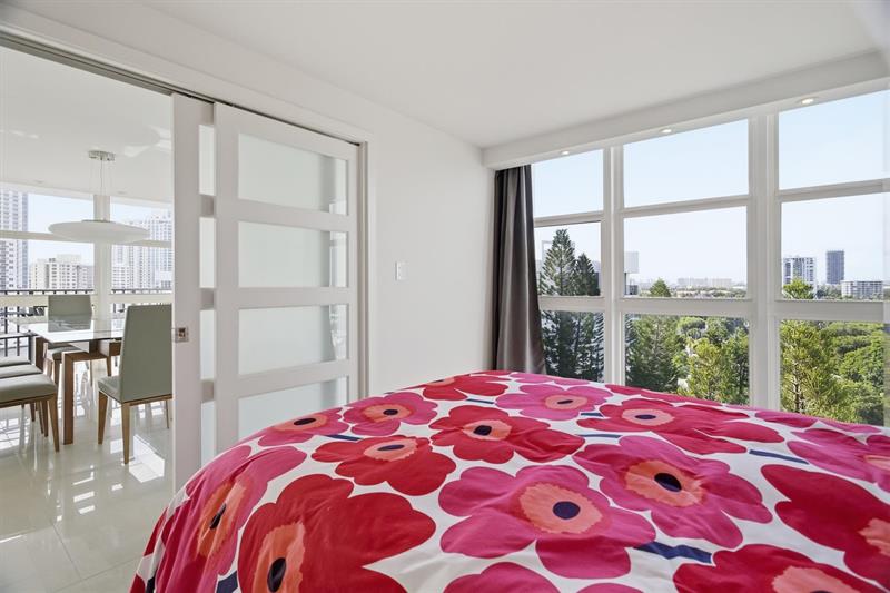 Image 21 of 57 For 1000 Parkview Dr 1030