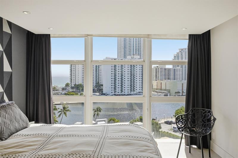 Image 24 of 57 For 1000 Parkview Dr 1030