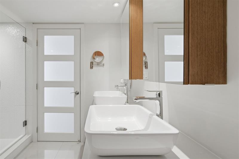 Image 30 of 57 For 1000 Parkview Dr 1030