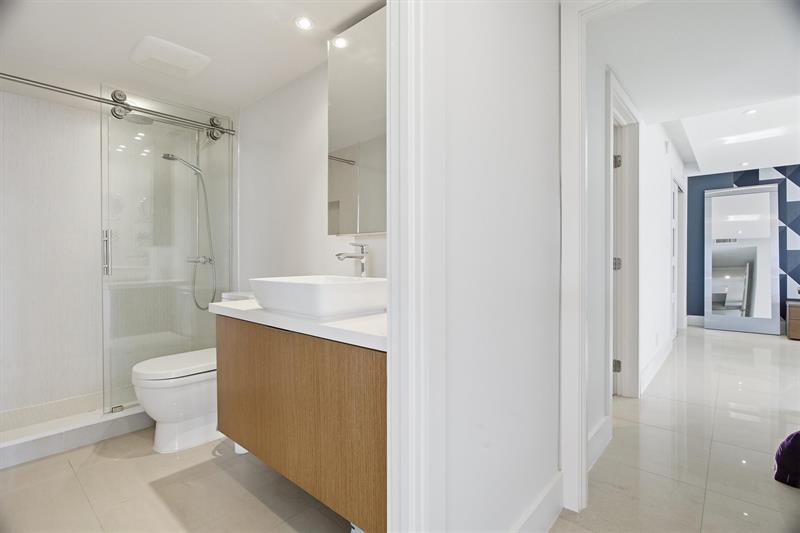 Image 31 of 57 For 1000 Parkview Dr 1030