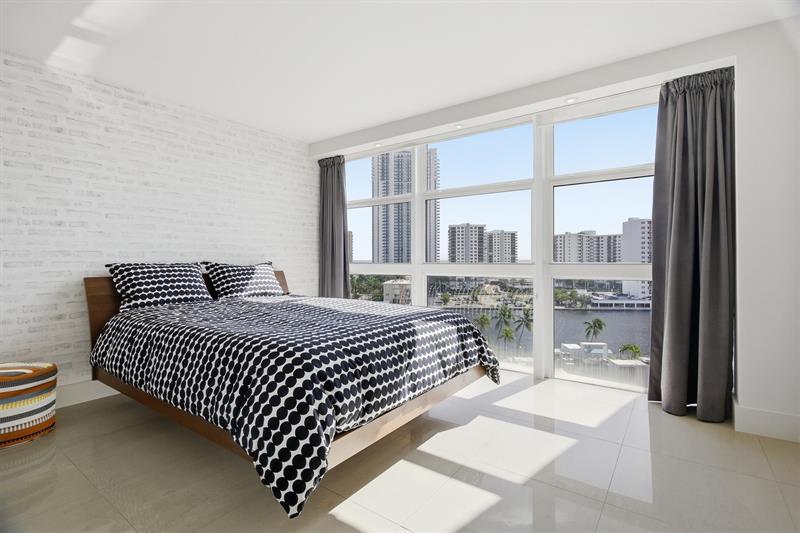 Image 32 of 57 For 1000 Parkview Dr 1030