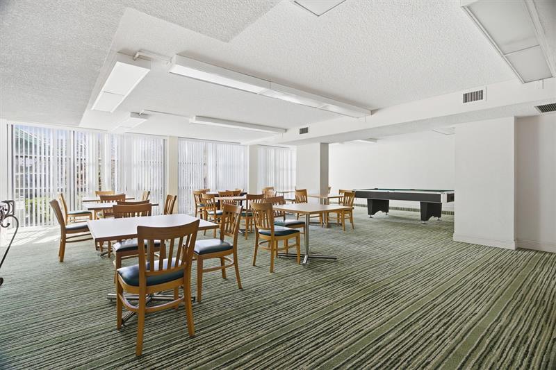 Image 34 of 57 For 1000 Parkview Dr 1030