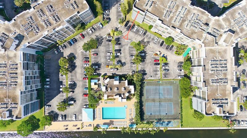 Image 37 of 57 For 1000 Parkview Dr 1030