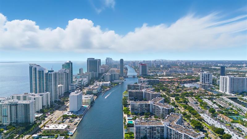 Image 42 of 57 For 1000 Parkview Dr 1030