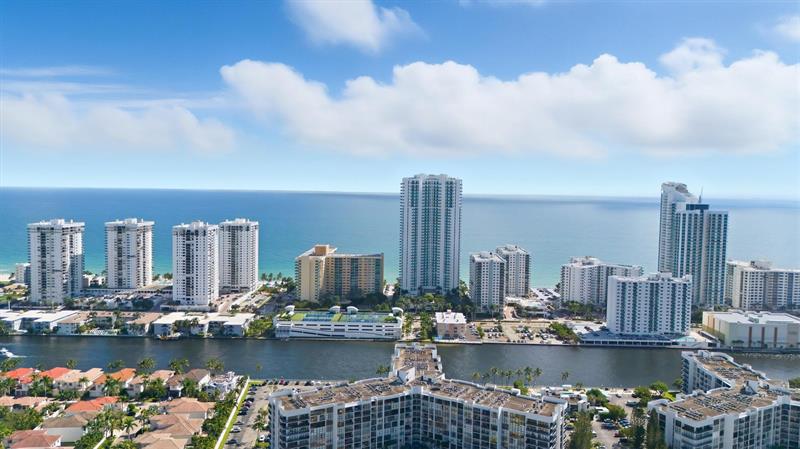 Image 46 of 57 For 1000 Parkview Dr 1030