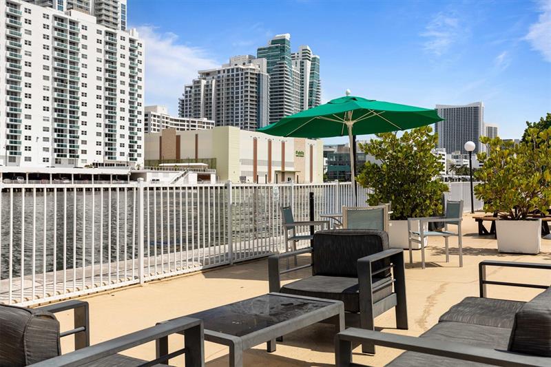 Image 52 of 57 For 1000 Parkview Dr 1030