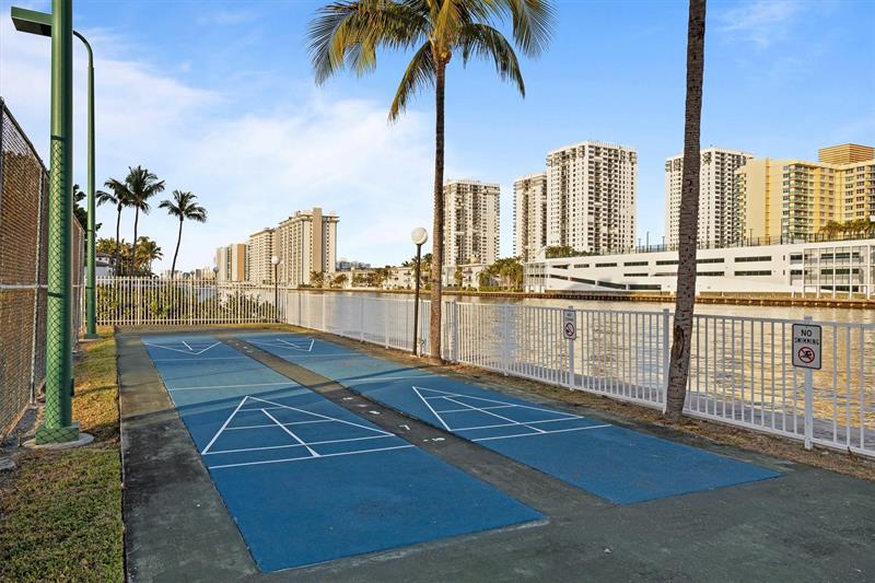 Image 54 of 57 For 1000 Parkview Dr 1030