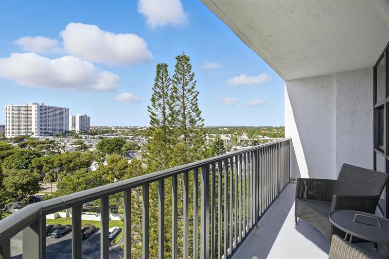 Image 8 of 57 For 1000 Parkview Dr 1030