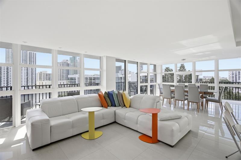 Image 9 of 57 For 1000 Parkview Dr 1030