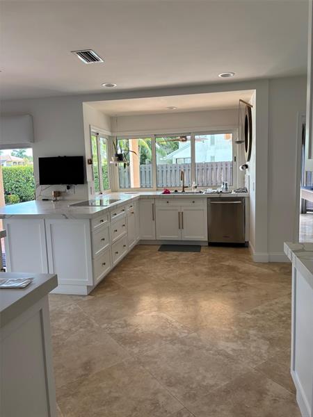 Image 4 of 5 For 610 101st Ave