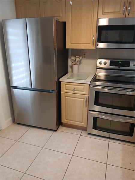 Image 2 of 14 For 1893 Ocean Dr 201