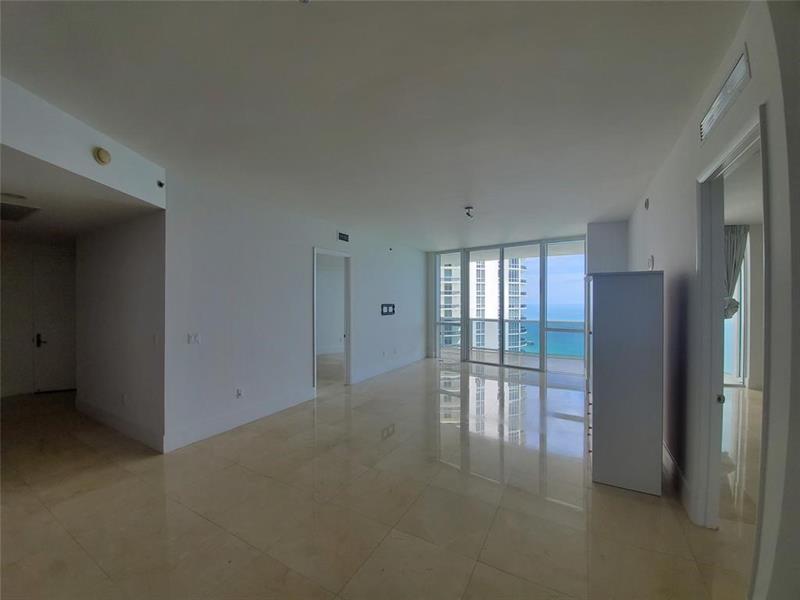 Image 19 of 21 For 15901 Collins Ave  2903