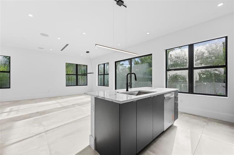 Image 12 of 36 For 3300 15th Ave