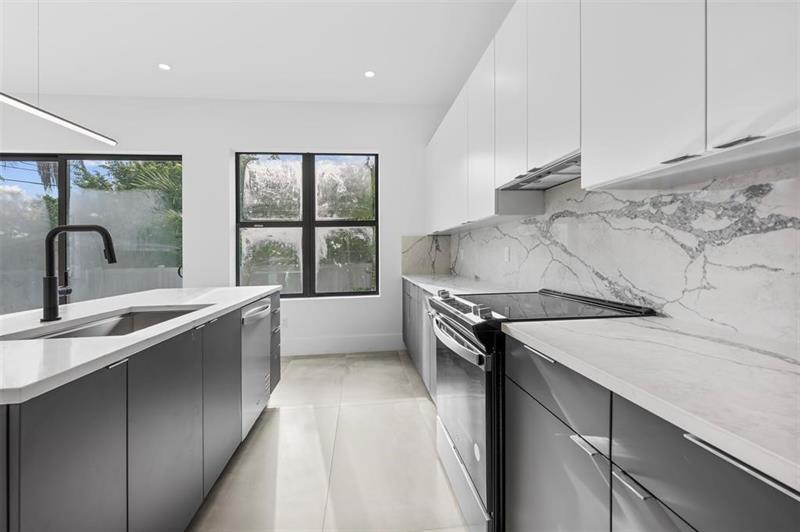 Image 13 of 36 For 3300 15th Ave