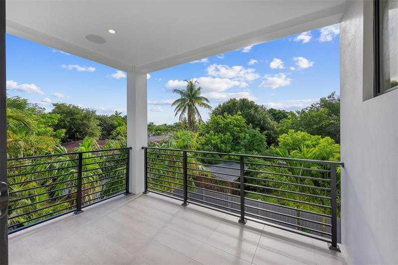 Image 24 of 36 For 3300 15th Ave