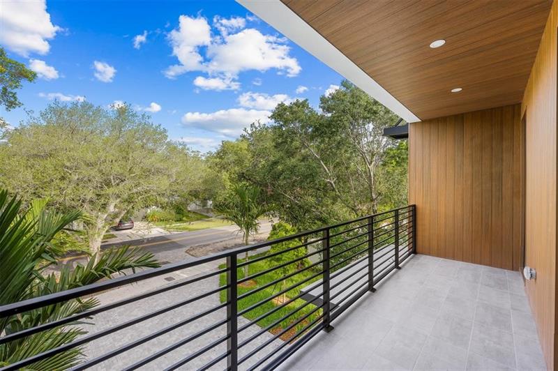 Image 25 of 36 For 3300 15th Ave