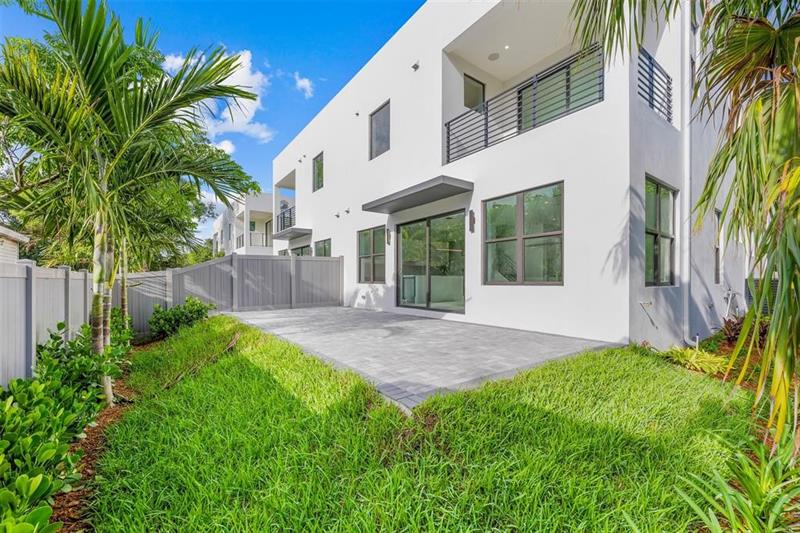 Image 28 of 36 For 3300 15th Ave