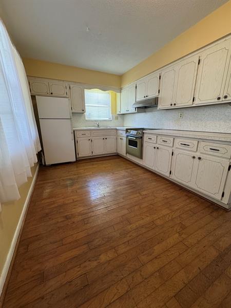 Image 4 of 7 For 1901 29th St  4