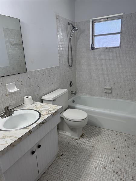 Image 7 of 7 For 1901 29th St  4