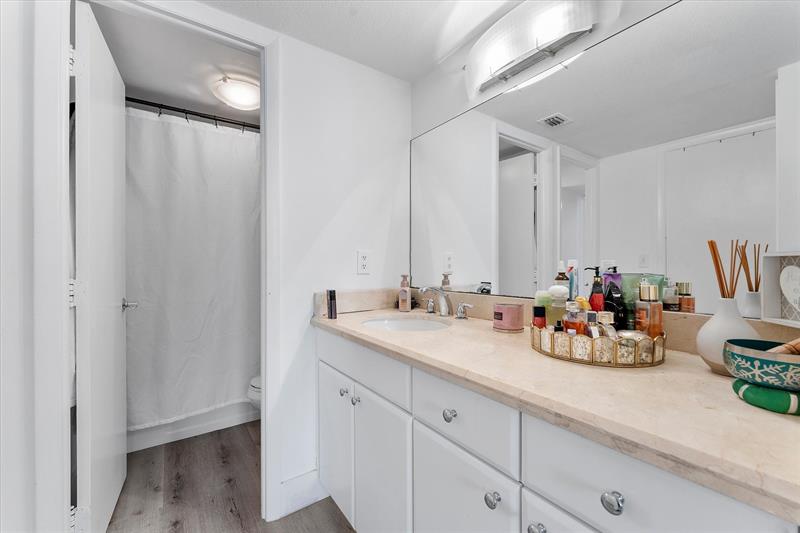 Image 18 of 36 For 1900 Ocean Blvd  10j