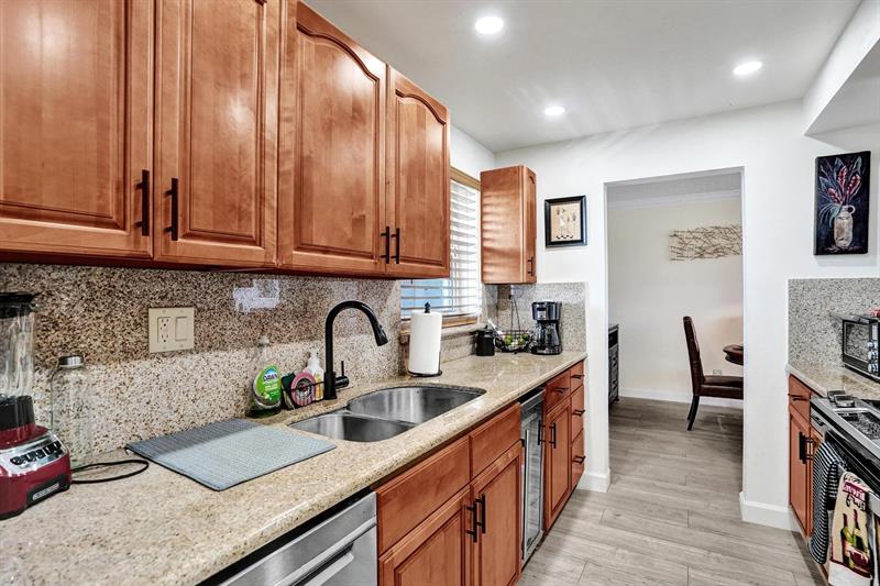 Image 15 of 63 For 801 Federal Hwy  Ph-14