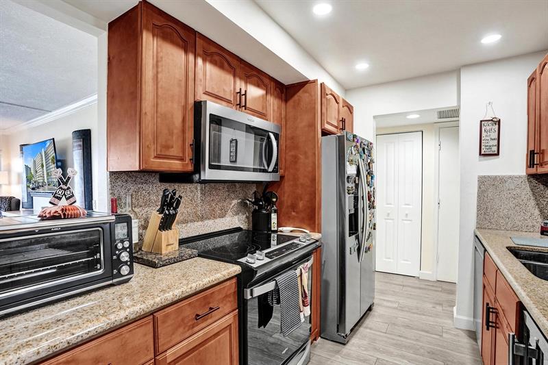 Image 16 of 63 For 801 Federal Hwy  Ph-14