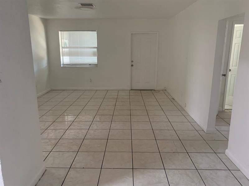 Image 4 of 8 For 900 17th Ave  East