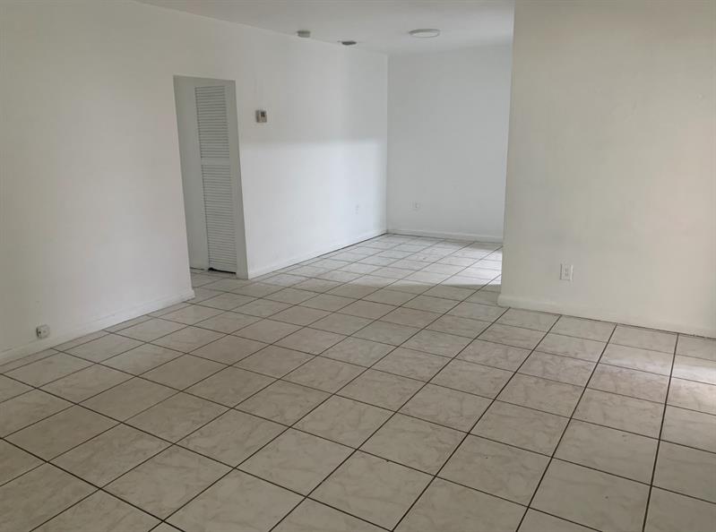 Image 5 of 8 For 900 17th Ave  East