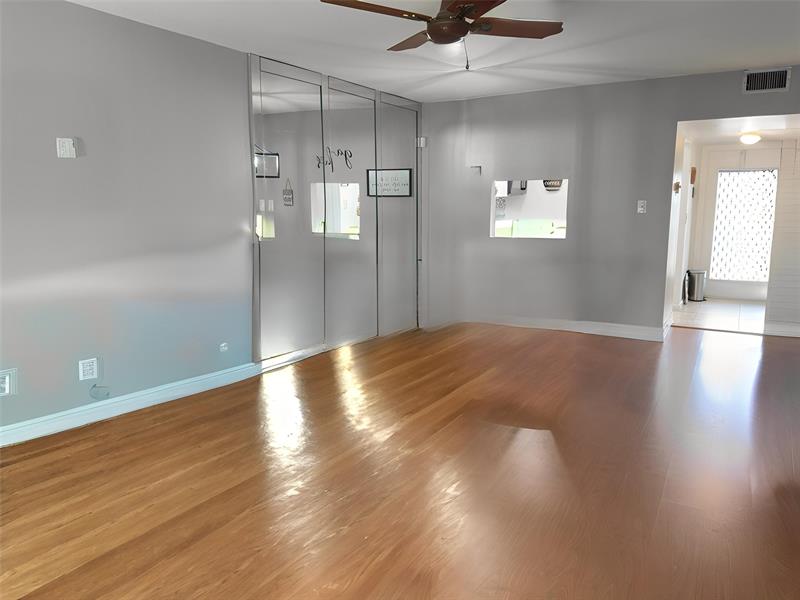 Image 3 of 8 For 7505 5th Pl  203