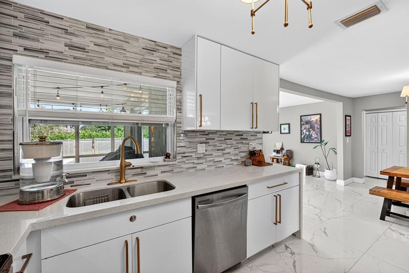 Image 13 of 37 For 10775 40th St