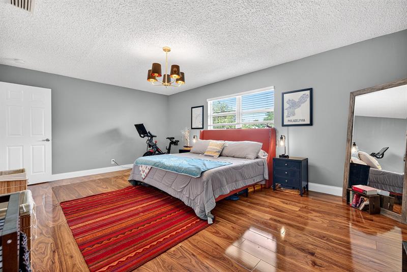 Image 17 of 37 For 10775 40th St